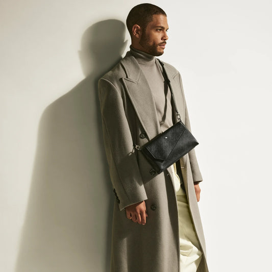 Montblanc messenger bag trio sartorial nero in pelle nera con design minimalista e dettagli metallici discreti