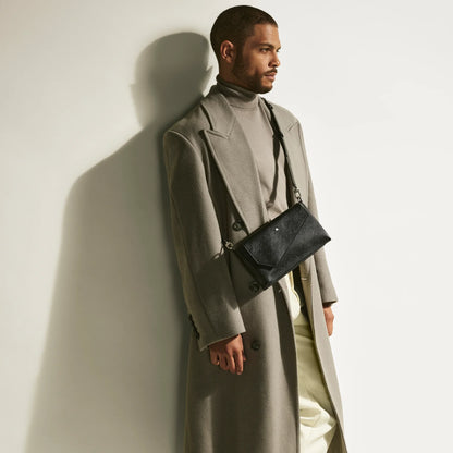 Montblanc messenger bag trio sartorial nero in pelle nera con design minimalista e dettagli metallici discreti
