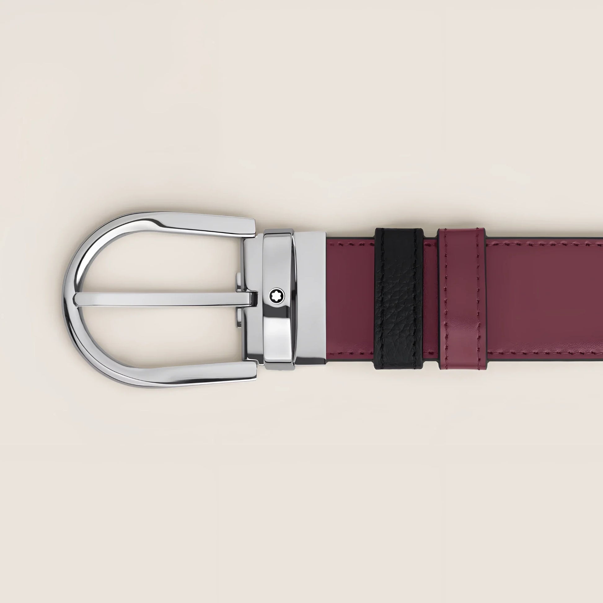Cintura reversibile montblanc in pelle nera granulata con fibbia a ferro di cavallo in metallo lucido burdeos