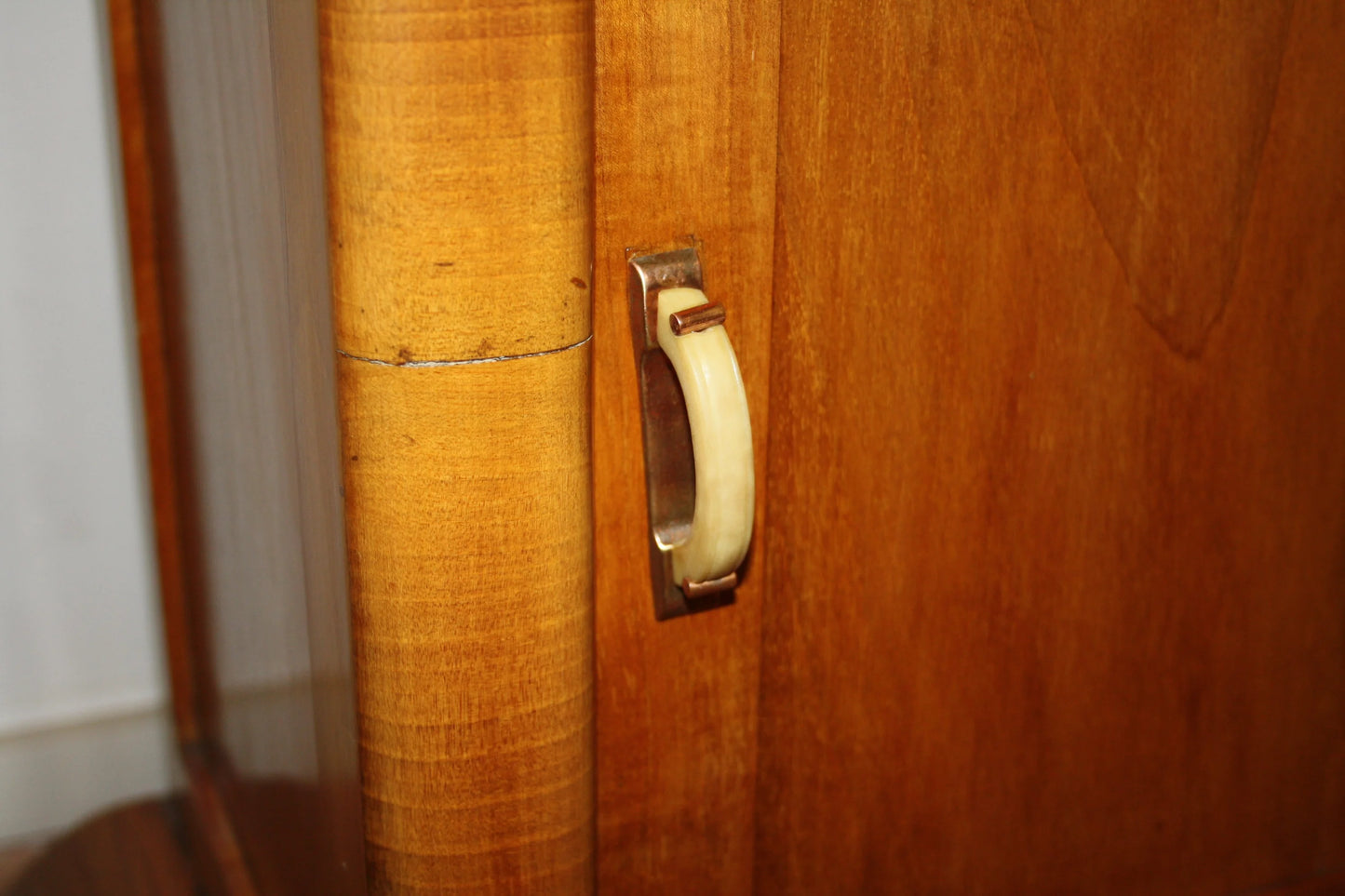 Toeletta in noce art decò anni 50 con maniglia in avorio antiquariato modernariato vintage italiano