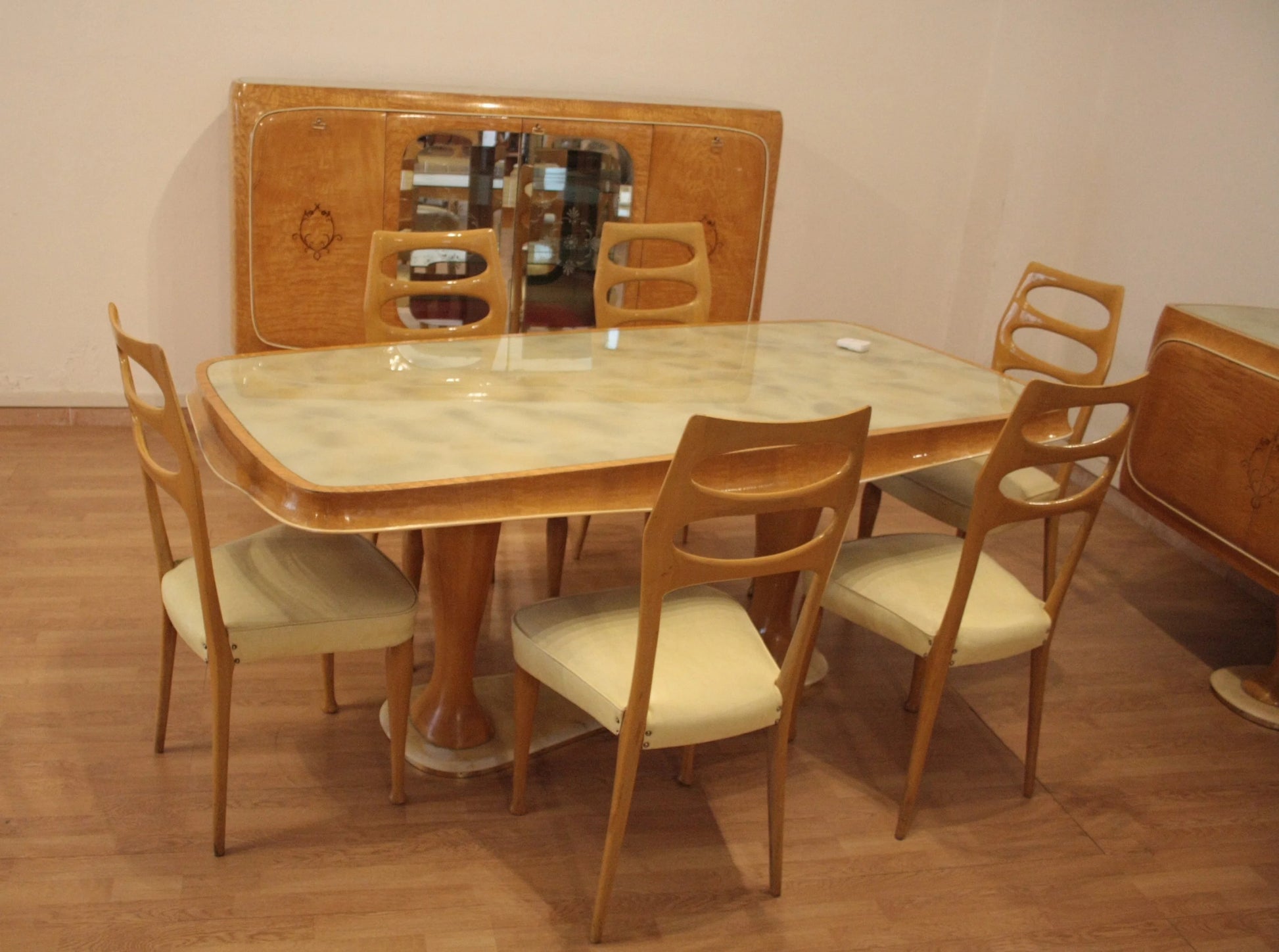 Mobile bar credenza vittorio dassi con tavolo da pranzo in legno e piano in marmo anni 50 credenza mid-century moderna