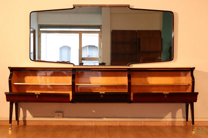 Credenza di Osvaldo Borsani in mogano e palissandro con ante in vetro e specchio design italiano modernista anni 50