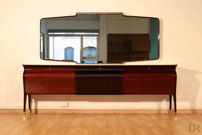 Credenza di Osvaldo Borsani in mogano con pannello centrale nero e gambe dorate design italiano modernista anni 50