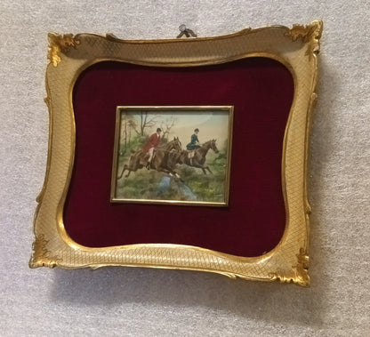 Miniatura olio su tela inglese del XIX secolo con cornice ornata in oro e velluto rosso rappresentante tradizione venatoria britannica