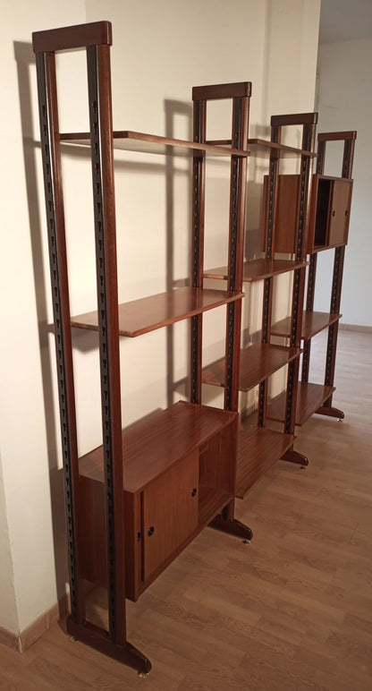 Libreria vintage modulare in teak con supporti verticali e scomparti a ante anni 60 originale libreria modulare