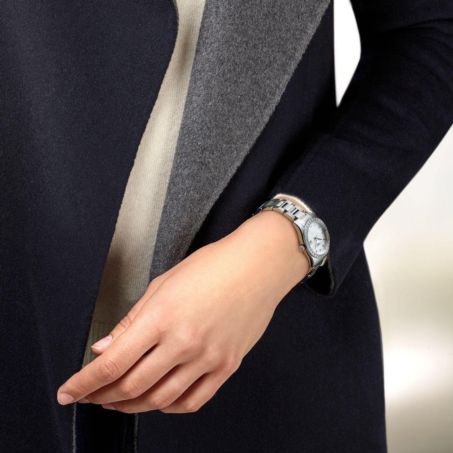 Longines orologio Conquest Classic 29,5mm madreperla diamanti quarzo acciaio L2.286.0.87.6