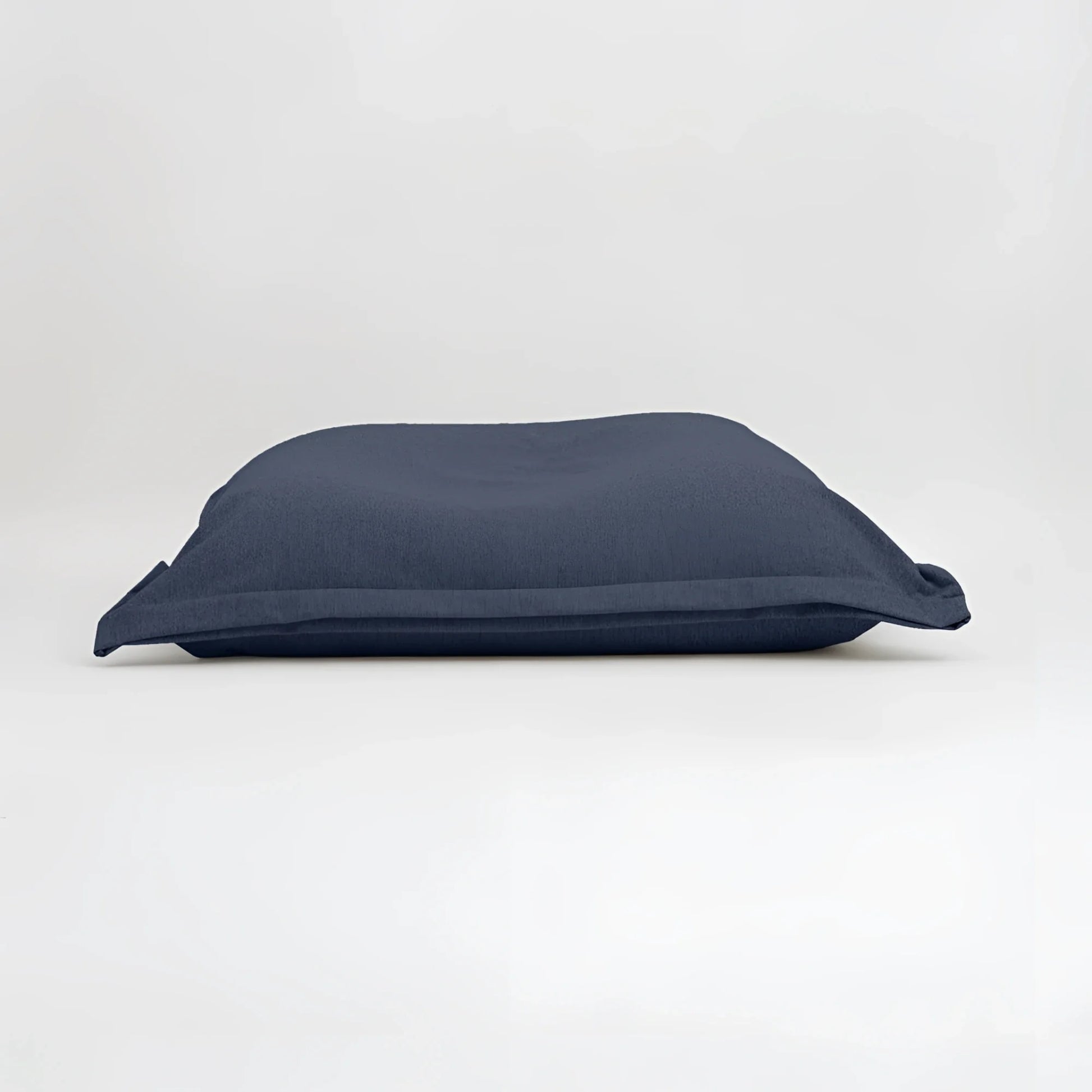 Maxi cuscino firenze navy blue in tessuto morbido e testurizzato con dimensioni generose per un infinito abbraccio