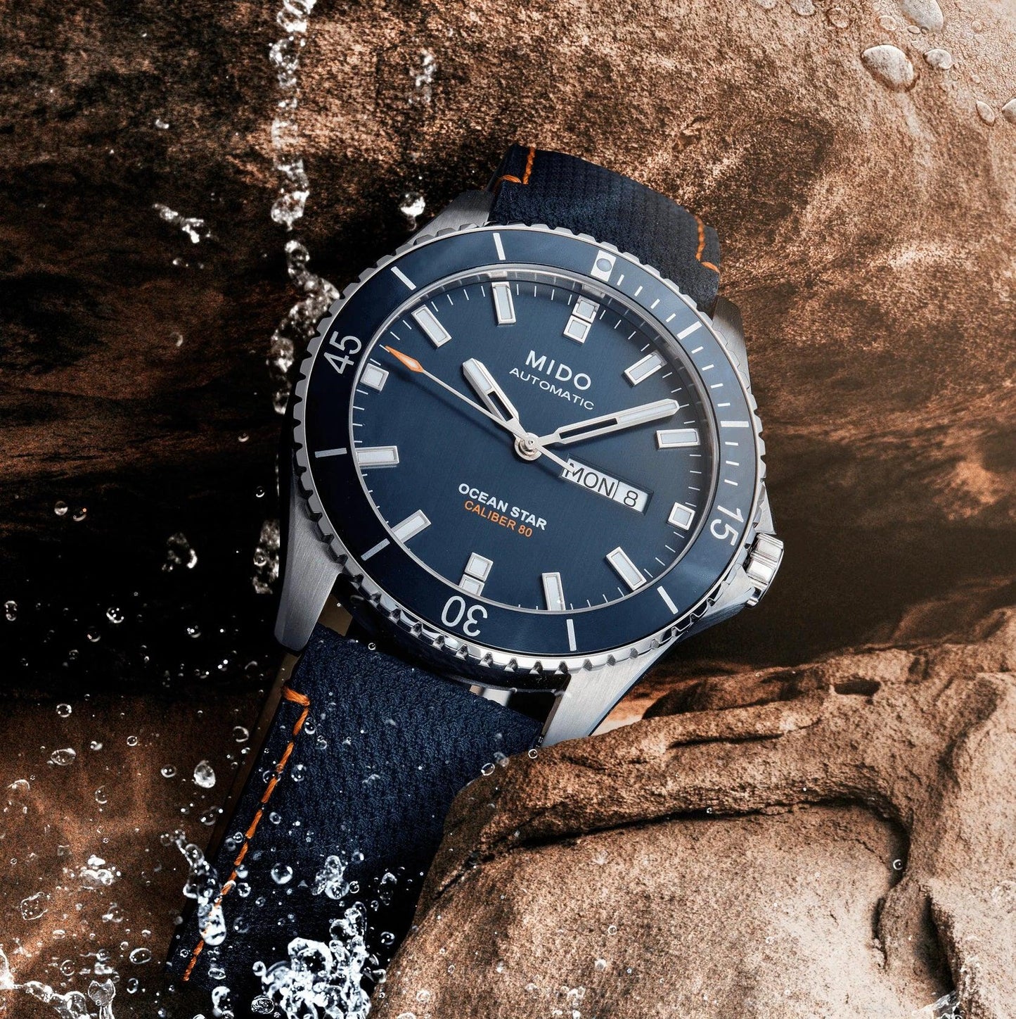 美度 Ocean Star Red Bull Cliff Diving 限量500支 42毫米 蓝色自动机械钢表 M026.430.17.041.00