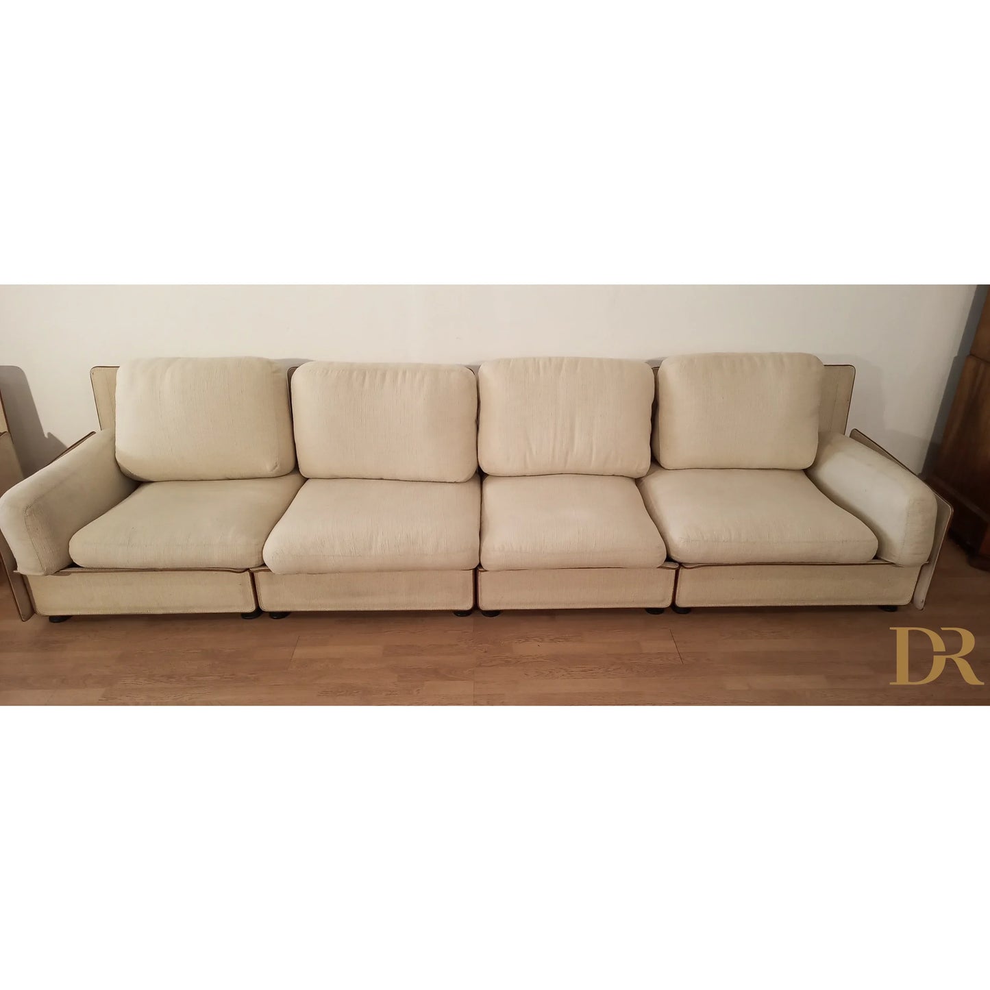 Divano modulare riccardo arbizzoni modello redifiori set beige con quattro cuscini e rivestimento in tessuto zanotta 1978
