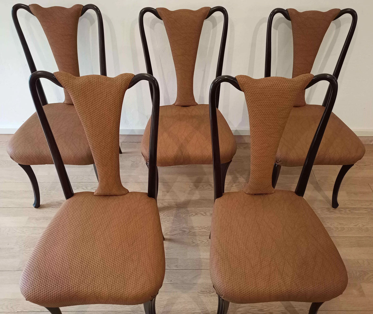 Cinque sedie pranzo vintage con rivestimento marrone e struttura in legno palissandro design anni 50 restaurate
