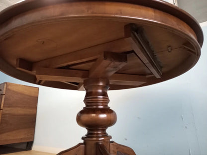 Tavolo tondo allungabile stile luigi filippo in legno con base tornita ideale per casa vintage anni 1970 circa