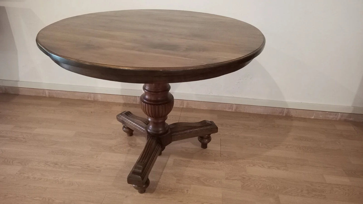 Tavolo tondo ottocento in noce stile umbertino vintage con base intagliata e ruote in legno chiaro
